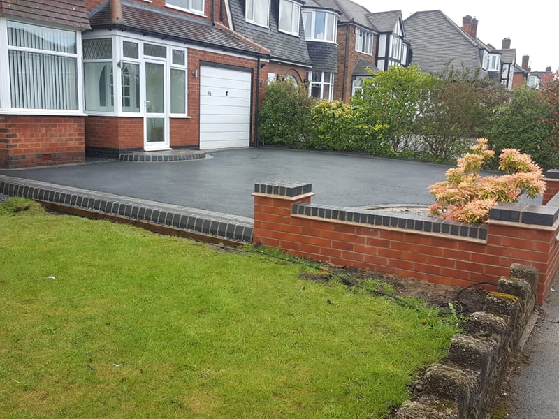 Tarmac-driveway-with-wall